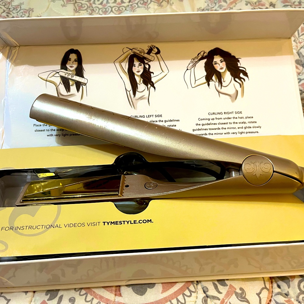 Semi Used Tyme curler.. few scratches but works 100%.